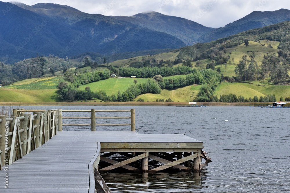Obraz premium wooden bridge over lake