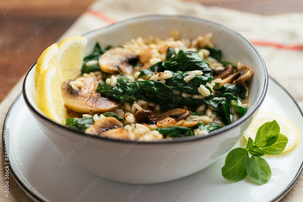 Lemony Spinach and Mushroom Risotto Lemony Spinach and Mushroom Risotto