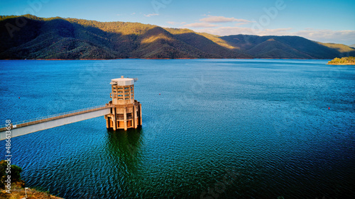 Foto Close Up of Intake Tower Near the Dam Wall at Lake Eildon