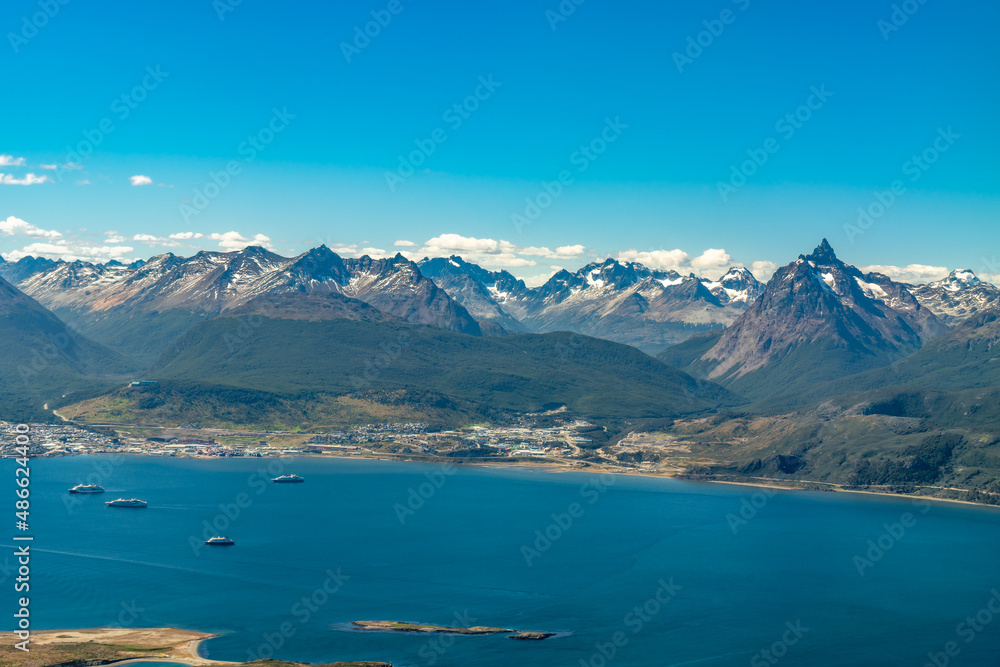 Φωτογραφία Argentina, Tierra del Fuego, view from the plane on the amazing mountain landsca