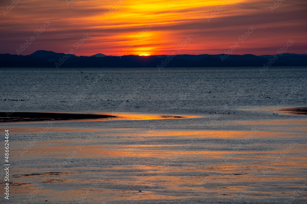Fototapeta premium 美しい湖の夕暮れ