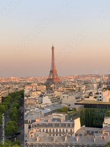 Sunset, Eiffel Tower, Paris, France - juillet 08 2019 © Anglique