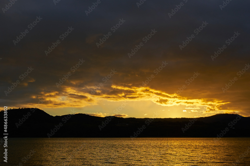 東郷湖からの日の出