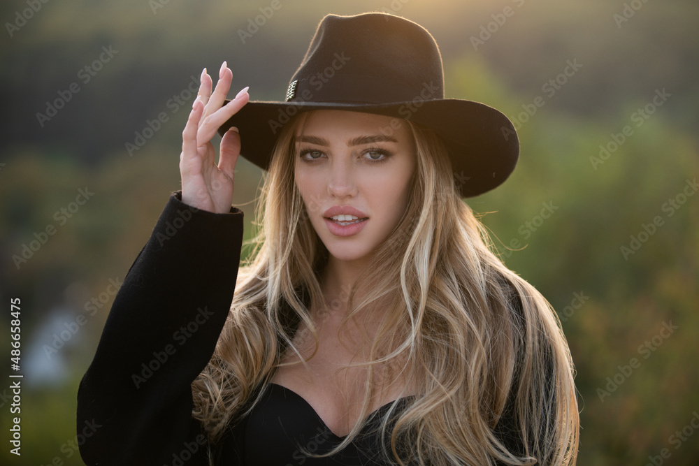 Natural female beauty. Young woman in summer vogue hat with clean fresh skin. Sensual portrait of elegant young woman outdoors. Beautiful fashionable girl. Natural female beauty. Young woman in summer vogue hat with clean fresh skin. Sensual portrait of elegant young woman outdoors. Beautiful fashionable girl.