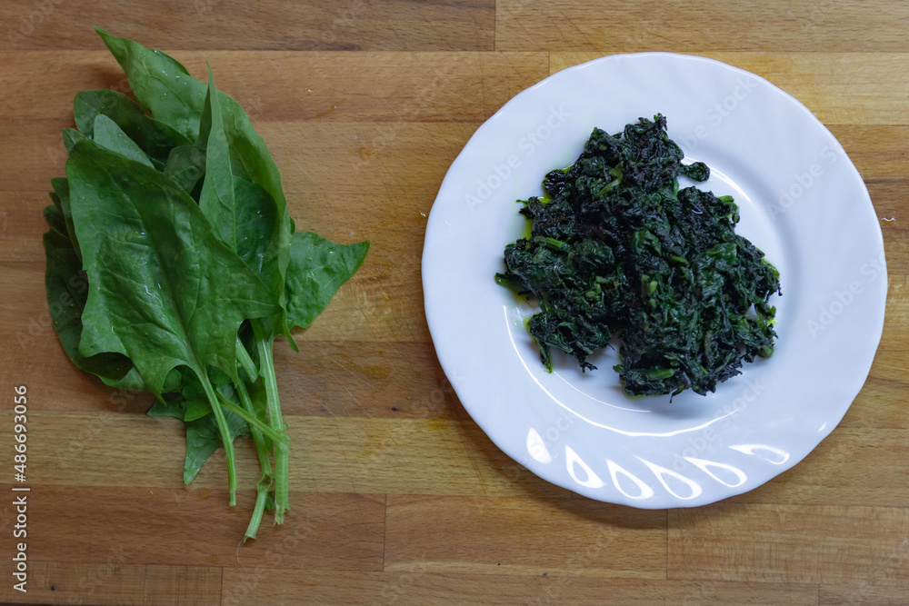 Collage. Fresh spinach and spinach puree on a plate. Proper nutrition. Vegetable dish. A healthy light dinner. Flat lay Collage. Fresh spinach and spinach puree on a plate. Proper nutrition. Vegetable dish. A healthy light dinner. Flat lay