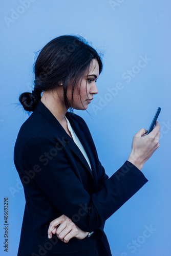Bilde på lerret Young business salesperson woman selling and prospecting on the phone