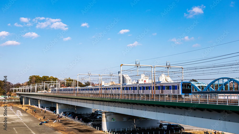 川を渡る電車(1) 川を渡る電車(1)