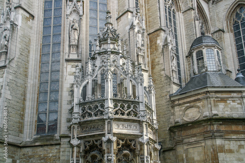 Iglesia de Nuestra Señora del Sablon (Francés: Église Notre-Dame du Sablon) en Bruselas, Bélgica. Detalles ornamentales de la iglesia gótica del siglo XV. © AngelLuis