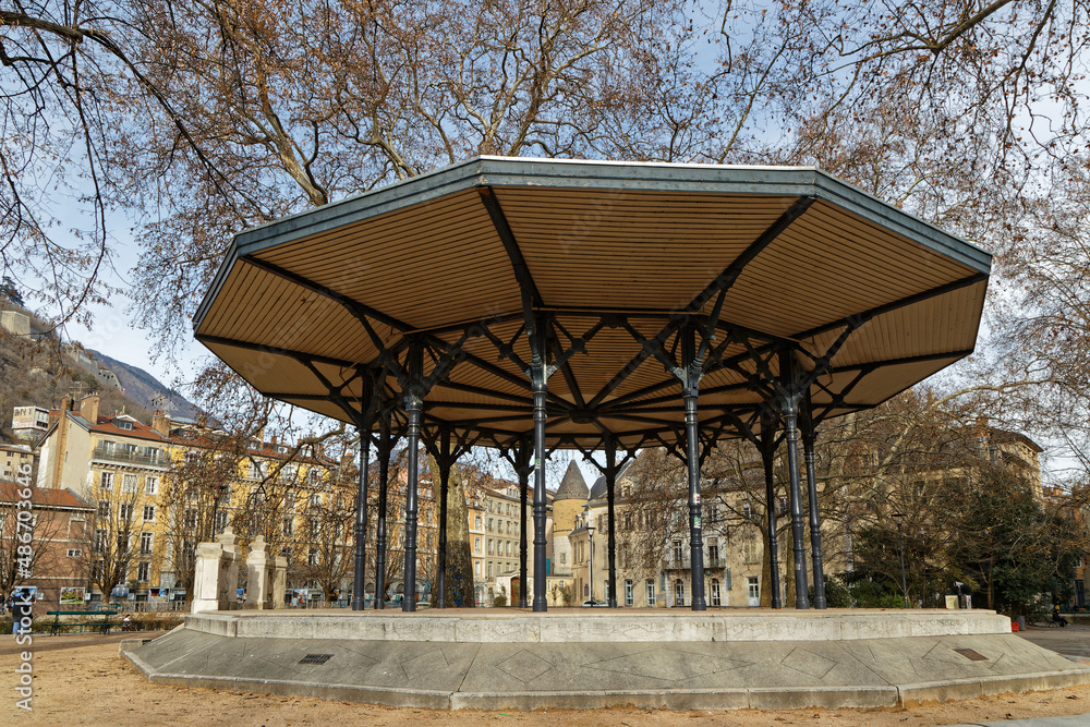 GRENOBLE, FRANCE, February 3, 2022 : Kiosk in the Jardin de Ville park (city garden) and Hotel de Lesdiguières, ancient City Hall until 1967. GRENOBLE, FRANCE, February 3, 2022 : Kiosk in the Jardin de Ville park (city garden) and Hotel de Lesdiguières, ancient City Hall until 1967.