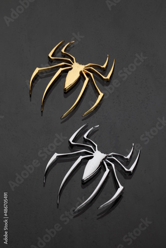 Metal spider decoration