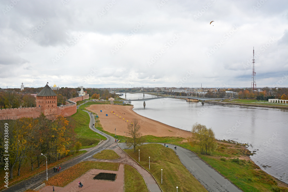 Obraz premium Novgorod Kremlin in autumn season. Veliky Novgorod, a historical city in Russia that is over 1000 years old