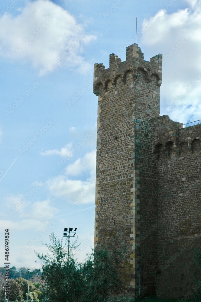 Torre della fortezza di Montalcino .  Siena . Toscana