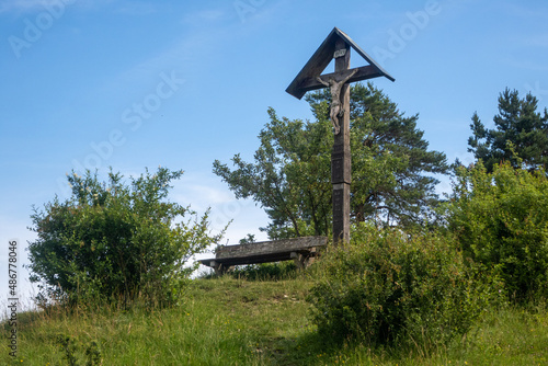 Feldkreuz aus Holz mit Bank am Schmiechener See bei Schelklingen photo