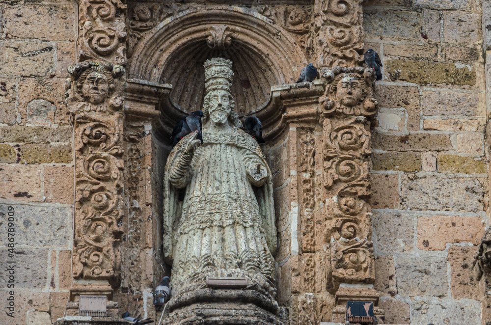 Momunentos, estatuas en iglesia ubicada en Zapopan Jalisco México