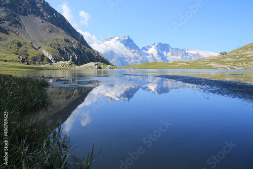 Fototapeta Naklejka Na Ścianę i Meble -  Goleon lake in the french Alps with view on La Meije mountain 