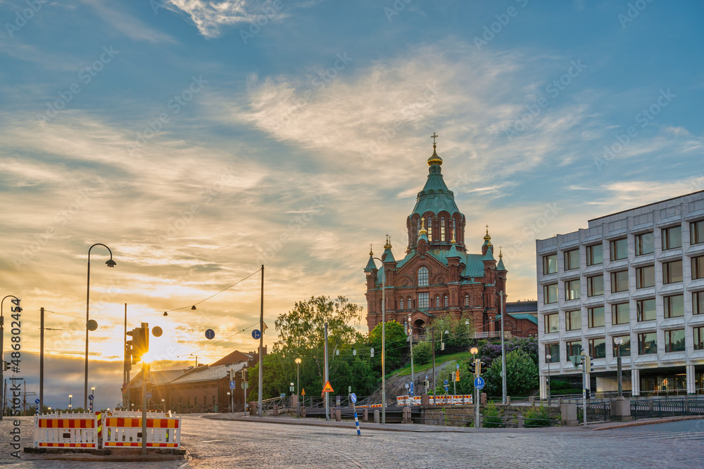 Obraz premium Helsinki Finland, sunrise city skyline at Uspenski Cathedral