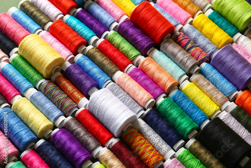 Set of spools with different sewing threads