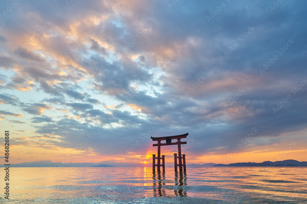 Fototapeta premium 白髭神社からの日の出