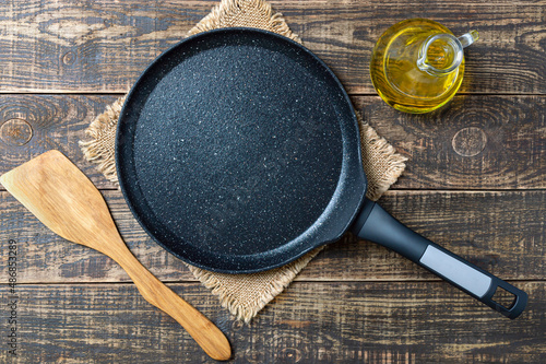Fotótapéta Culinary background with empty nonstick pancake pan