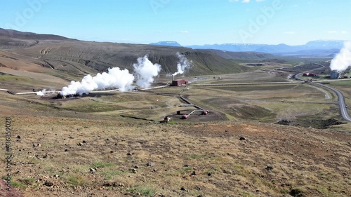 Das geothermische Krafla-Kraftwerk auf Island - Zur Energiegewinnung wird hier das heiße Wasser aus dem vulkanischen Erdinneren geiutzt