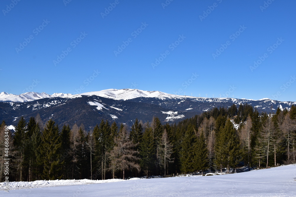 Blick auf Lachtal und Tauernwinkpark in den Wölzer Tauern, Steiermark, Blick vom Weißeck