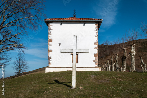 Cruzeiro e capela de Nossa Senhora do Espinho Branco em Ainhoa no País Basco photo