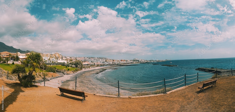 Fototapeta premium Vistas a la playa Fañabé en Tenerife