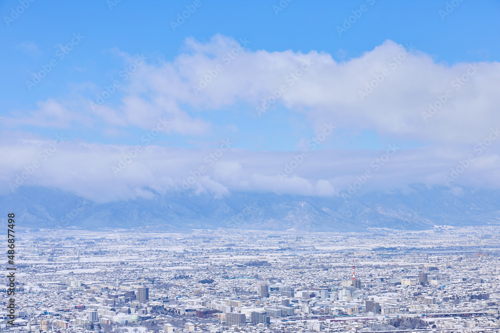 2月（冬） 降雪後の松本の街並みと北アルプス 長野県松本市