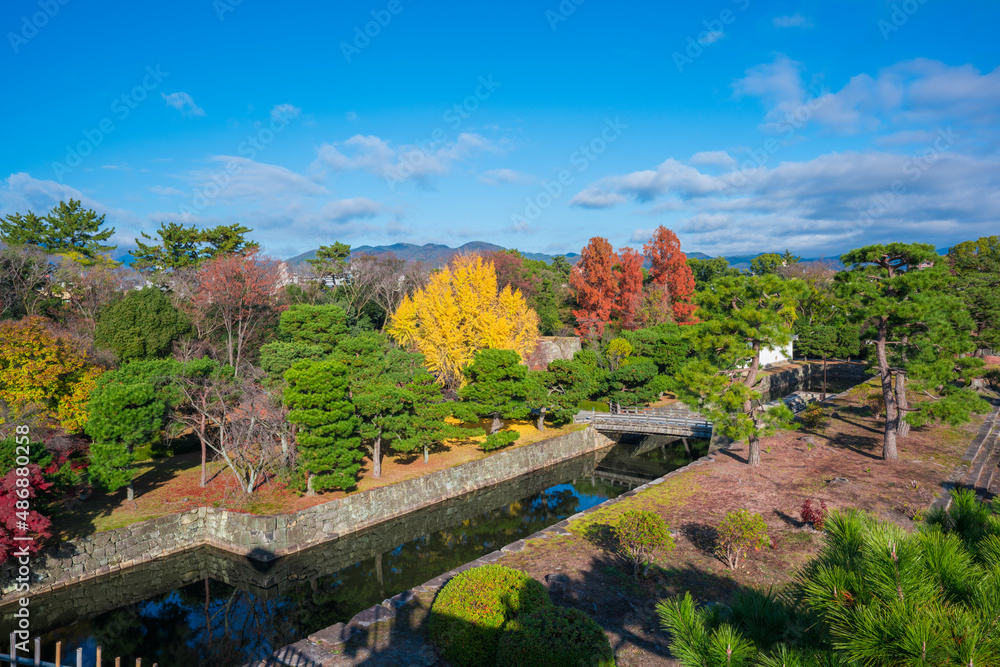 Obraz premium 京都 二条城 本丸庭園の紅葉