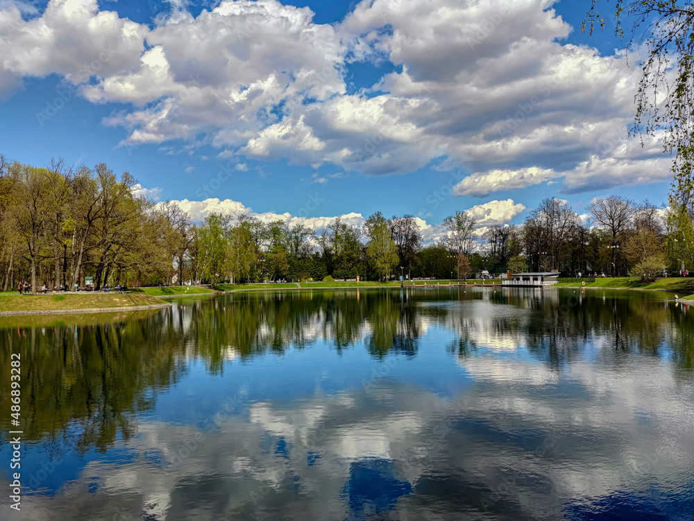Fototapeta premium MOSCOW, RUSSIA - May 07, 2021: Beautiful Ostankino Park in Moscow, spring pond