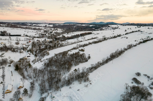 Zimowy widok na pokryte śniegiem góry, Beskid Niski i Beskid Sądecki