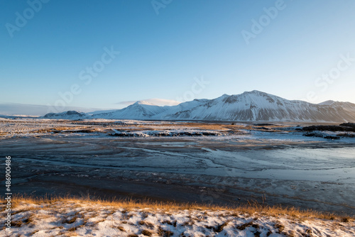 Winterlandschaft am Borgarfjörður an der Route 532 - Siedlungsgebiet der ersten Siedler im 10. Jahrhundert © Tobias Seeliger