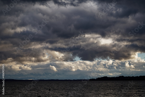 Wildes Wetter, Wolken, Wellen am Starnberger See
