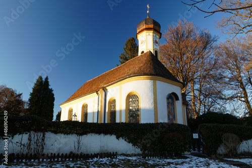 Fototapeta Naklejka Na Ścianę i Meble -  Alte Pfarrkirche St. Peter und Paul - Tutzing