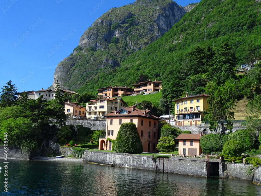 Fototapeta premium Beautiful site of Lake Como, Italy