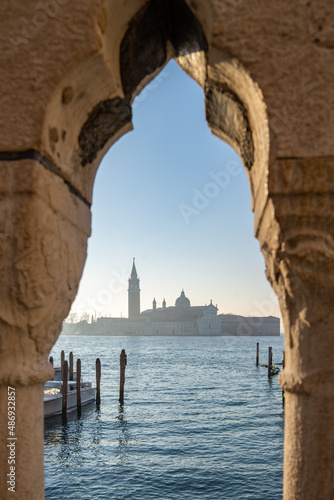 Foto View of San Giorgio Maggiore island from Bridge of Sighs (Ponte de I Sospiri), V