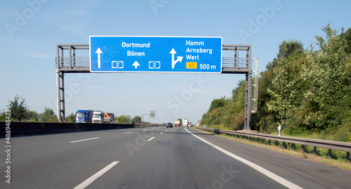 Wegweisertafel auf Autobahn 2 auf der Höhe Ausfahrt Hamm-Westfalen in Richtung Oberhausen