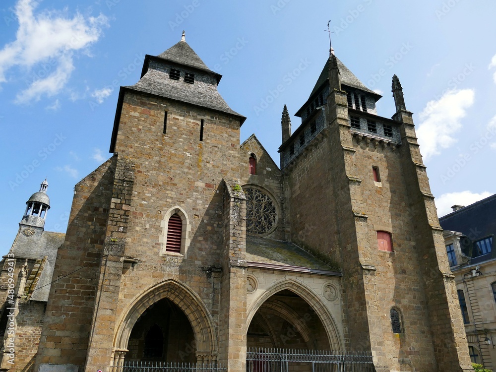 La façade de la cathédrale Saint-Étienne de Saint-Brieuc