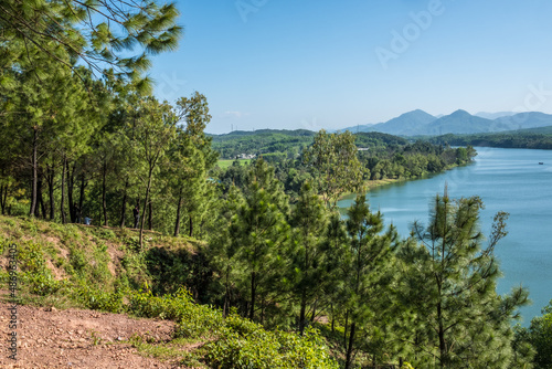 Fototapeta Naklejka Na Ścianę i Meble -  lake and mountains in Huế