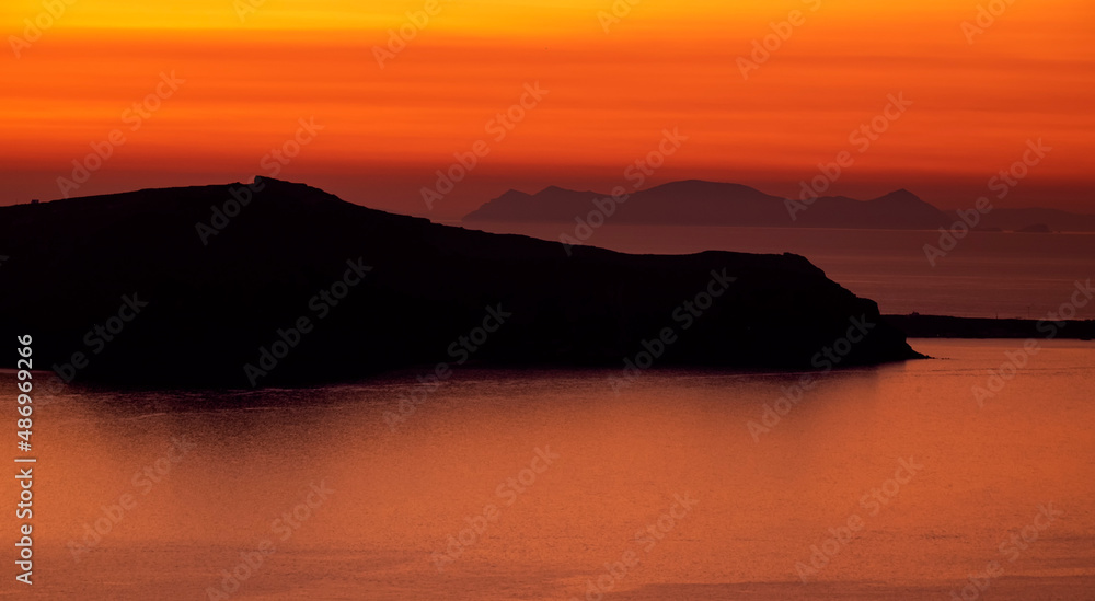 Fototapeta premium Santorini sunset. Volcano