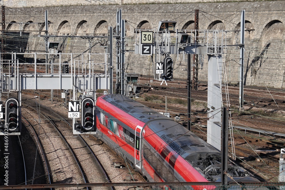 CharentonlePont, France février 2022 train à grande vitesse SNCF