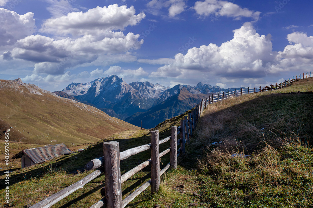 Fototapeta premium Zaun am Berggipfel, Dolomiten 