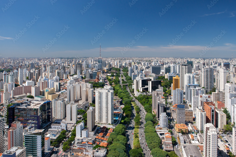 Fototapeta premium 2016 JAN, SÃO PAULO City, BRAZIL, Aerial photo of Avenida 23 de Maio, one of the busiest avenues in the city of São Paulo, is part of the North-South Corridor