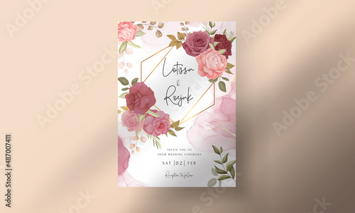 Floral wedding invitation card template © mariadeta