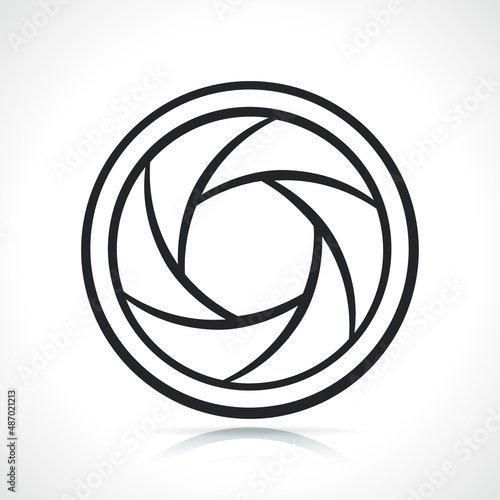 camera lens black and white