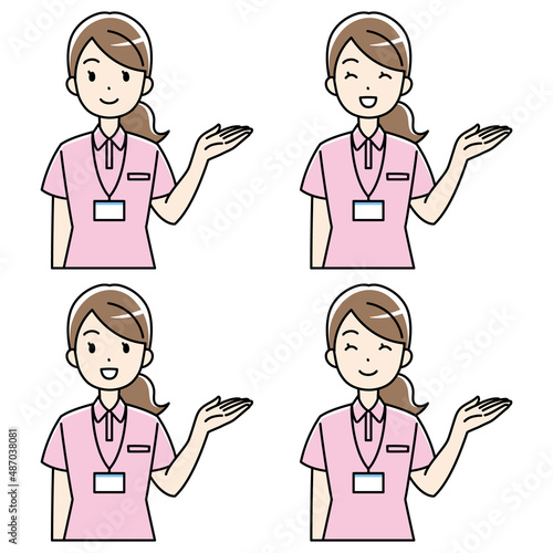 笑顔で案内するポロシャツの女性（右手・カラー）