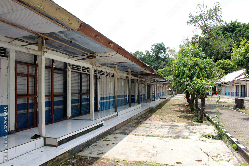 Empty shops in Alas Kedaton Temple due to pandemics. Taken January 2022.