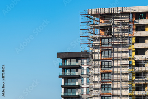 Fotografie Scaffolding around incomplete apartment building