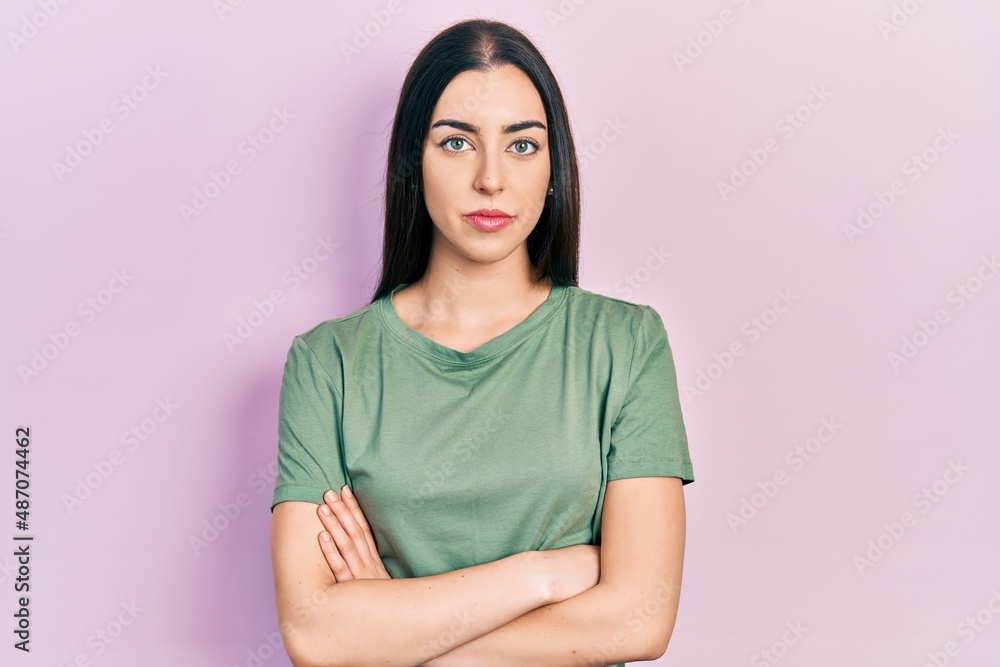 Obraz premium Beautiful woman with blue eyes wearing casual t shirt relaxed with serious expression on face. simple and natural looking at the camera.