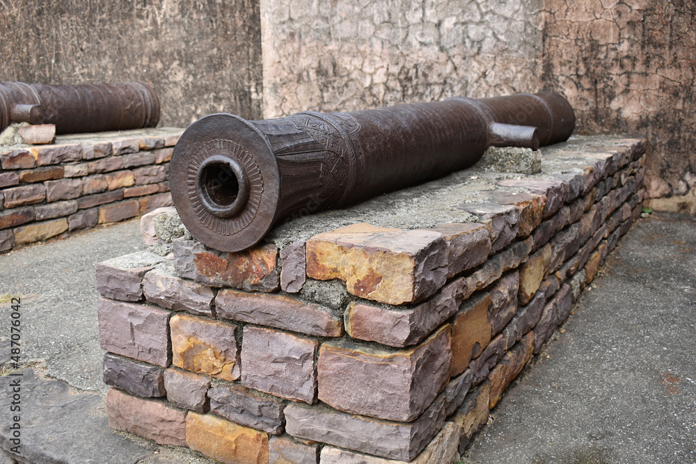 Fort Cannon made by Sher Shah Suri ruler of Delhi by melting copper coins sequel to which he got success in conquering the Raisen fort. Madhya Pradesh, India.